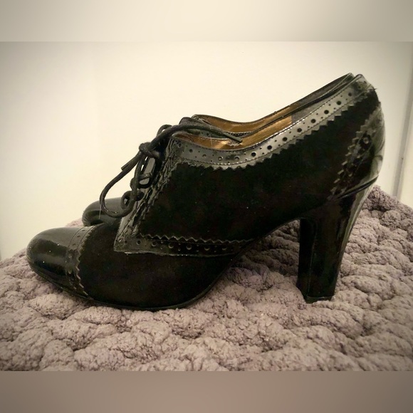 Vintage Oxford Patent Pumps - Picture 6 of 7